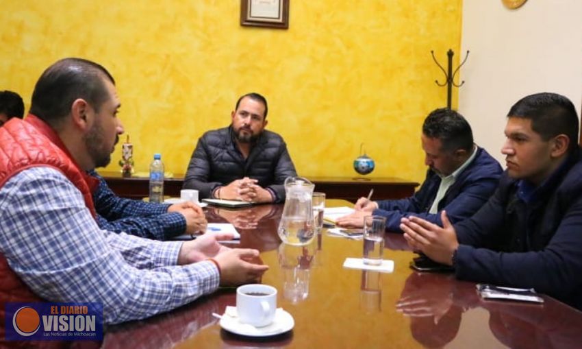 Humberto González acuerda con productores impulso a la porcicultura