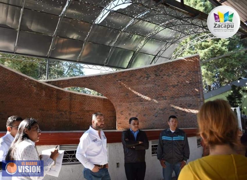 Luis Felipe León, visita las instalaciones de la Esc. Sec. ESFIMA