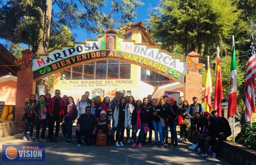 Jóvenes de comunidades de Erongarícuaro, visitaron el Santuario de la Mariposa Monarca el Rosarito