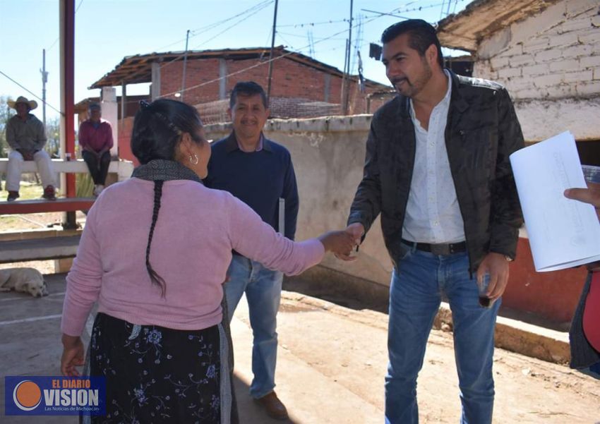 Adrián Melgoza, tomó protesta a las nuevas autoridades civiles de la comunidad indígena Colonia Rev