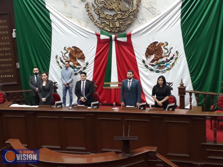 Diputados de Michoacán, guardan minuto de silencio, por el feminicidio de Fátima 