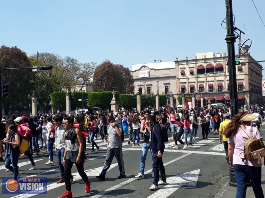 Normalistas, se manifiestan en el Centro Histórico de Morelia 
