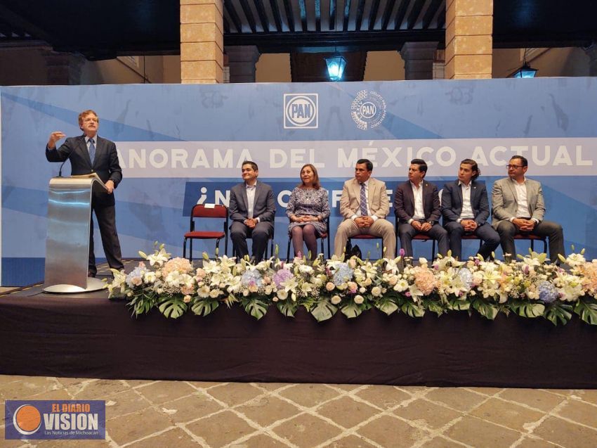 Imparte Romero Hicks conferencia 