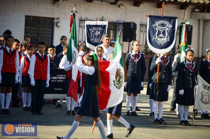 Conmemoran el Día de la Bandera en Tingambato 