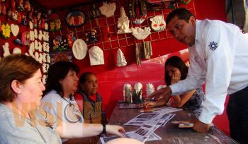 Cadenas de consumo solidario y créditos específicos paa cada sector social, propone Barragán Vélez