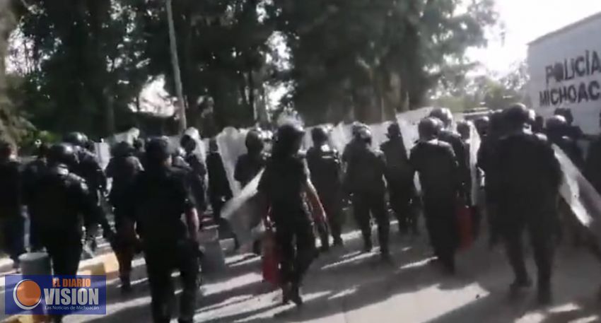 Fuerzas policiacas, despliegan operativo, ante enfrentamiento magisterial
