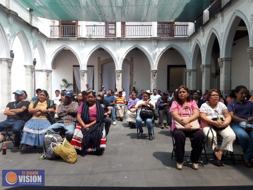 Artesanas y artesanos listos, para el Tianguis de “Domingo de Ramos”, en Uruapan