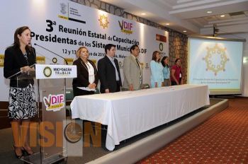 Inauguró Ojeda Arana Tercera Reunión Estatal de Capacitación a Presidentas de los Sistemas DIF muni