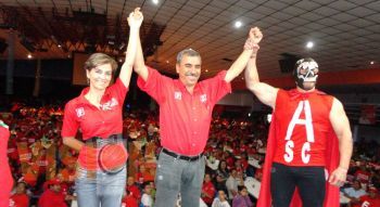 Aldo Macias encabeza multitudinario evento con uruapenses