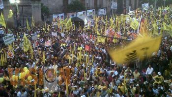 Multitudinario cierre de campaña de Silvano Aureoles