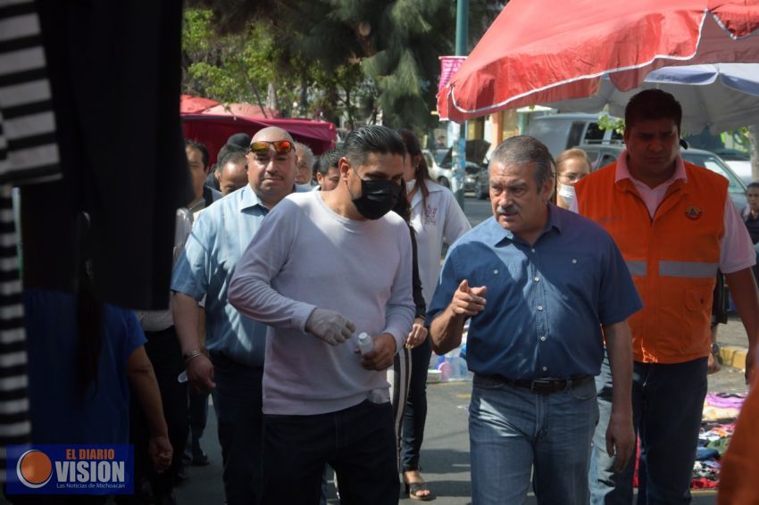 Supervisa Raúl Morón aplicación de medidas sanitarias en tianguis de Morelia