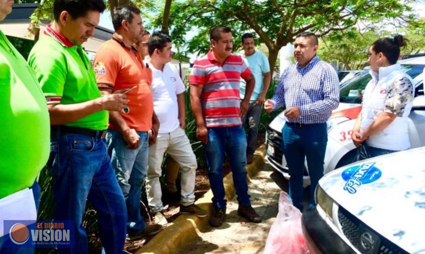 Paco Cedillo atiende peticiones de Taxistas Unidos por Michoacán