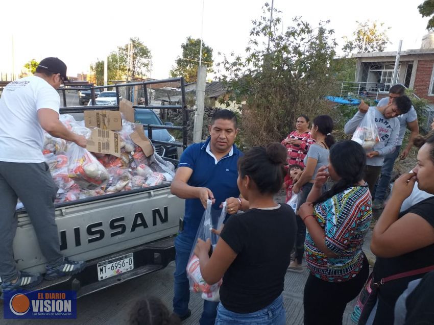 Paco Cedillo entrega 6 mil despensas a personas de escasos recursos en Uruapan 