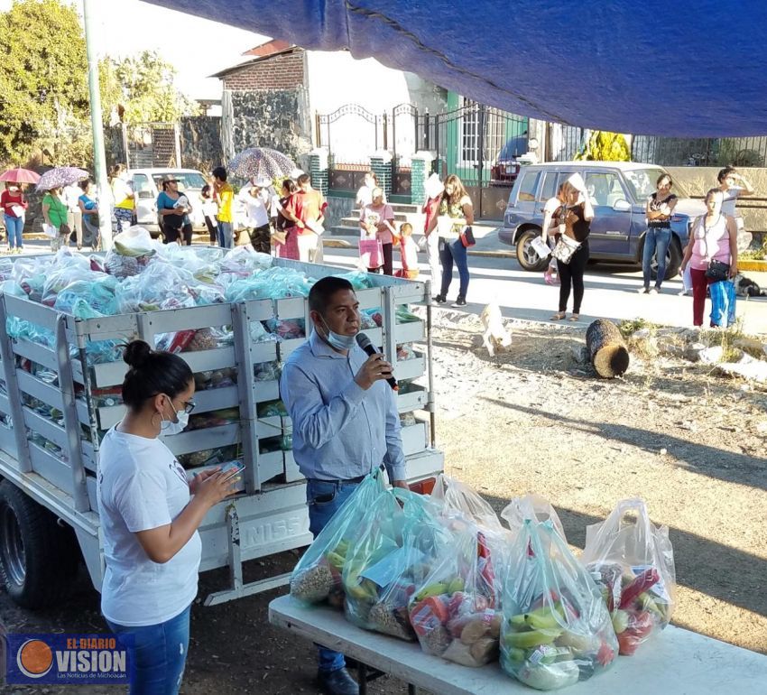 En esta semana Paco Cedillo entregó 4 mil despensas a familias afectadas por Covid-19