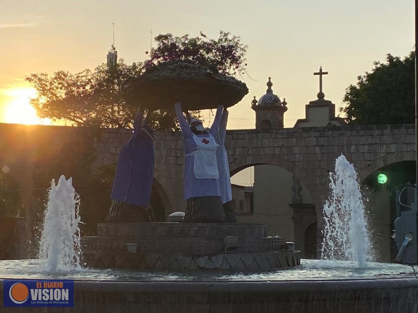 Gobierno de Morelia rinde honores a profesionales de la salud