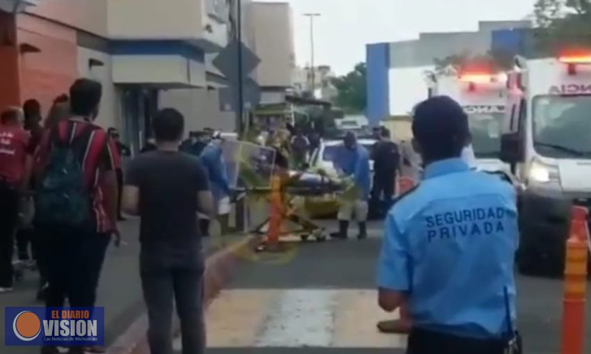 En Plaza La Huerta, jóven, se desmaya por tos prolongada, lo encapsulan y atienden