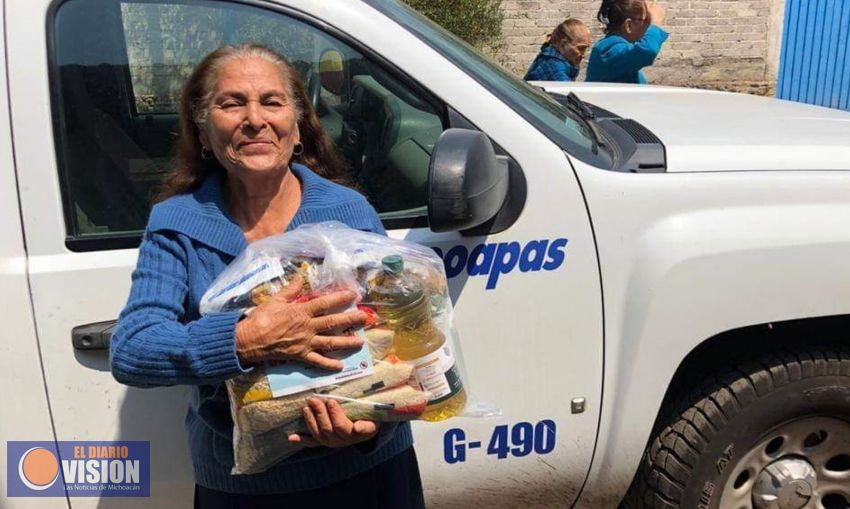 OOAPAS, entregó paquetes de apoyo en Villas del Pedregal 