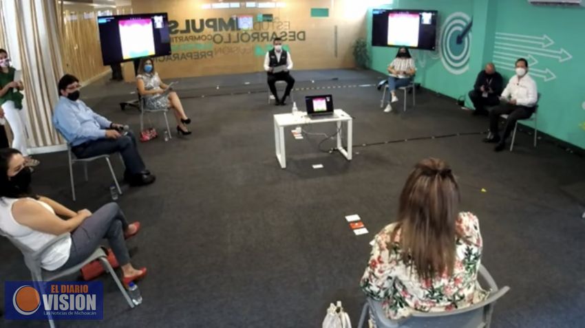 Silvano Aureoles, entrega los primeros créditos del 