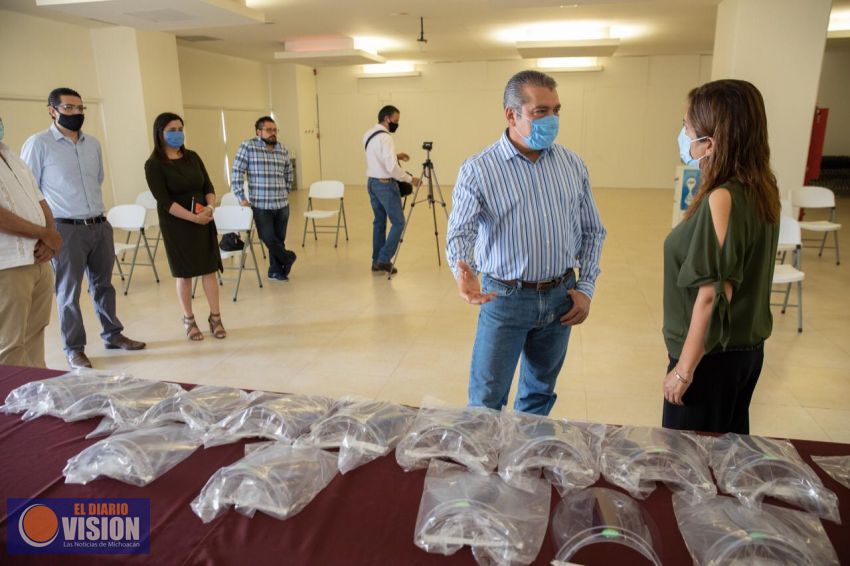 Encabeza Raúl Morón donación de 25 mil caretas protectoras al IMSS Michoacán