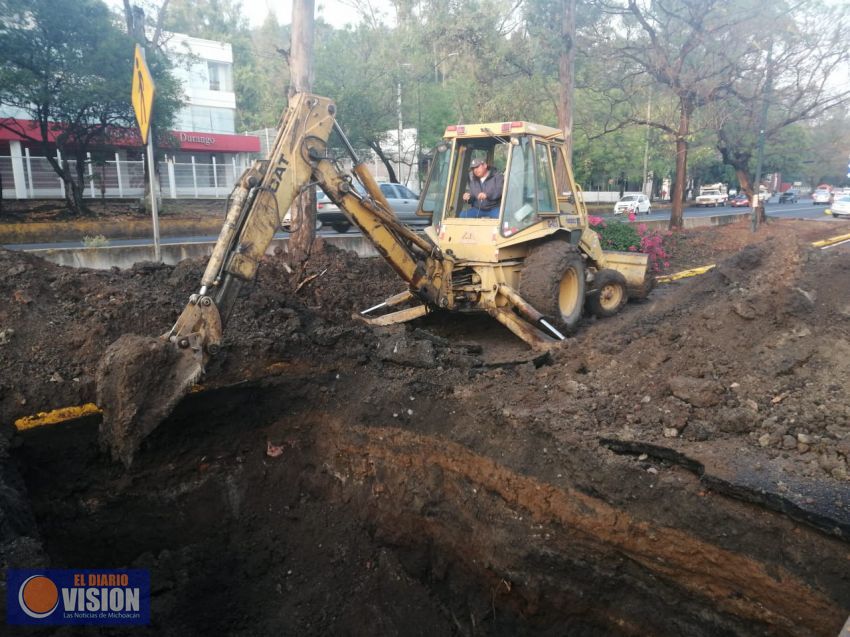 OOAPAS repara línea principal sobre Avenida Camelinas