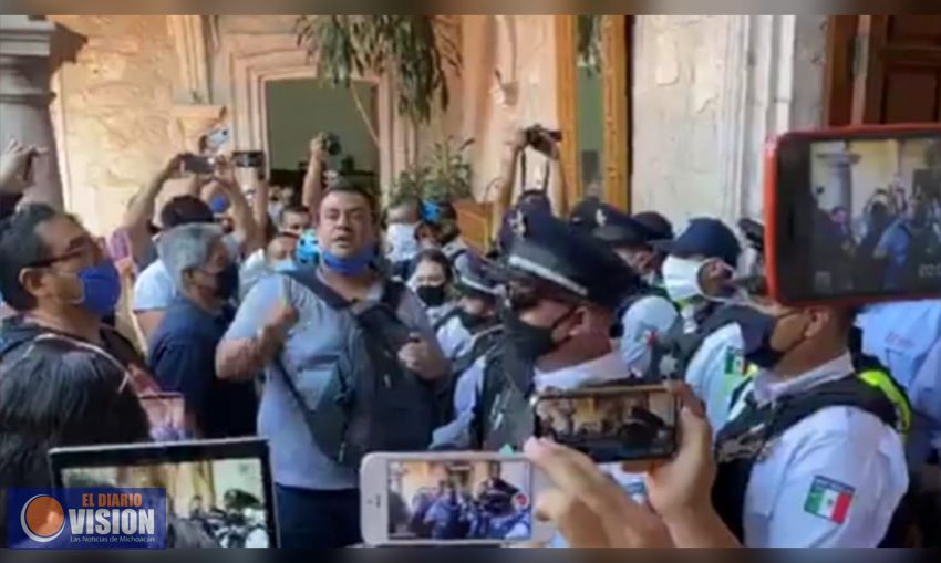 Comerciantes piden apoyo, el Presidente Morón los atiende con respeto y propuesta