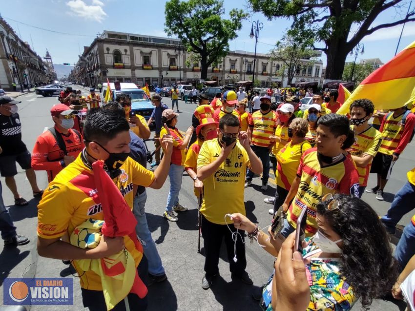 Aficionados de Monarcas se manifiestan para que no se lleven al equipo 
