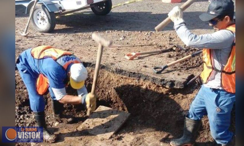 OOAPAS, realiza reparación de una fuga en Avenida Madero, esquina con Avenida Pedregal 