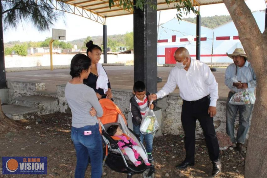 Ayuntamiento de Morelos, continúa entregando despensas a familias morelenses.