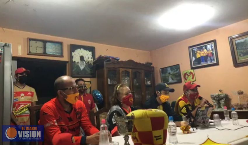 Aficionados de Monarcas convocan a un boicot contra tiendas de Grupo Salinas.