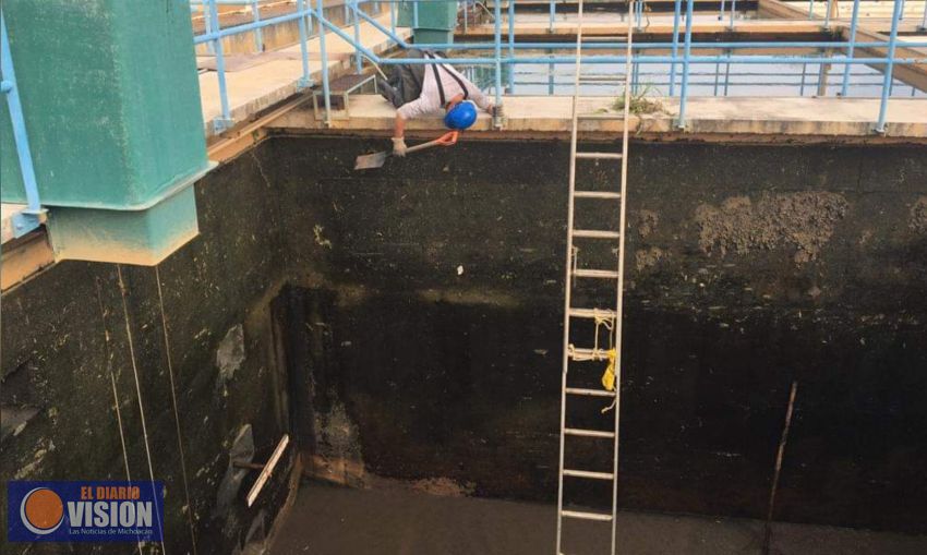 Realiza OOAPAS, limpieza de dos tanques en la planta potabilizadora Mintzita 