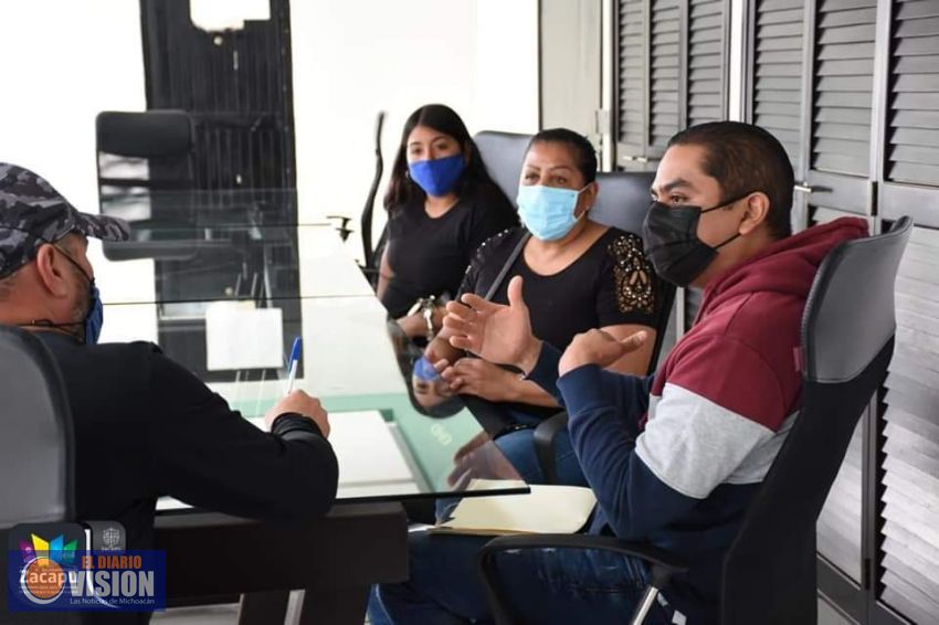 Con las medidas de sanidad, Luis Felipe León, sigue brindando atención a la ciudadanía.