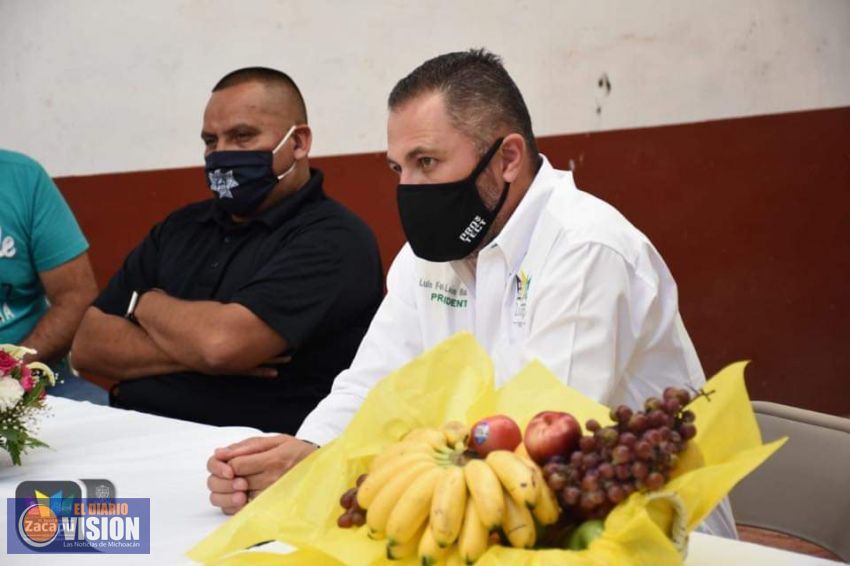 Luis Felipe León Balvanera, visita a vecinos de la comunidad de Tariácuri