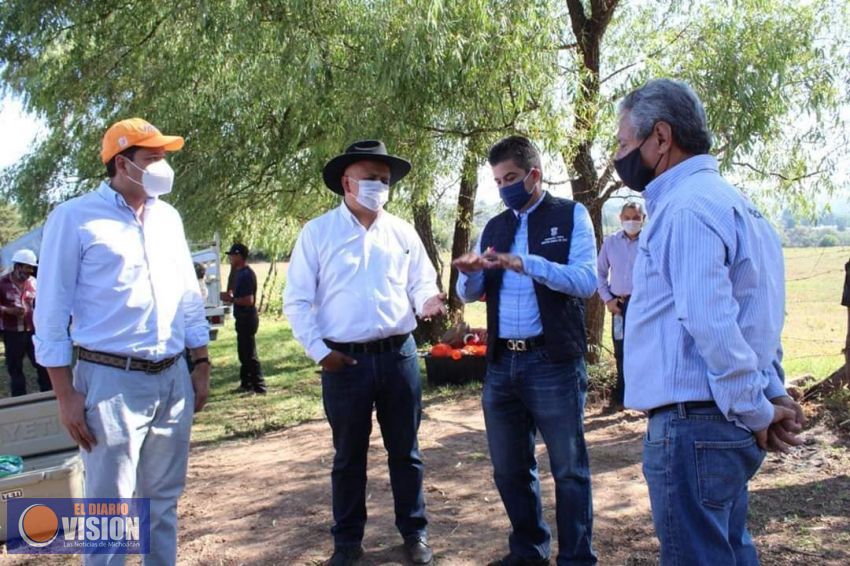 Lupe Coria Solís, dio el banderazo de arranque de la Perforación del Pozo profundo en la localidad 