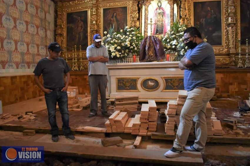 Entrega, Ayuntamiento de Erongarícuaro, material para restaurar área del templo de San Francisco 