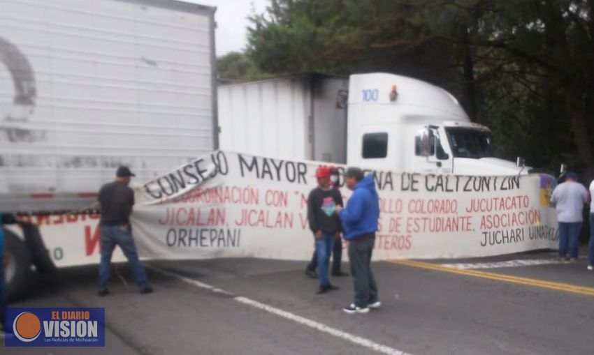 Consejo Supremo Indígena bloquea carreteras en Michoacán