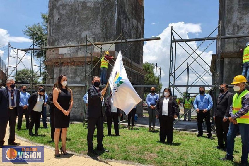 Gobierno municipal de Zacapu, reactiva obra en el arco bicentenario 