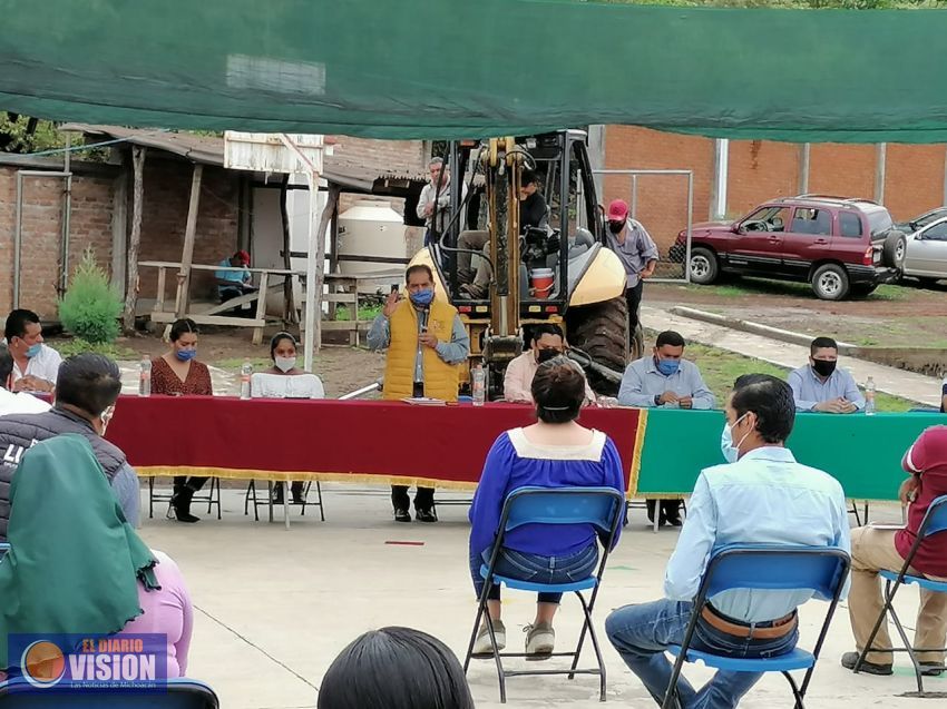 Lupillo Aguilera pone en marcha obras en escuela rural en La Nueva Jerusalén