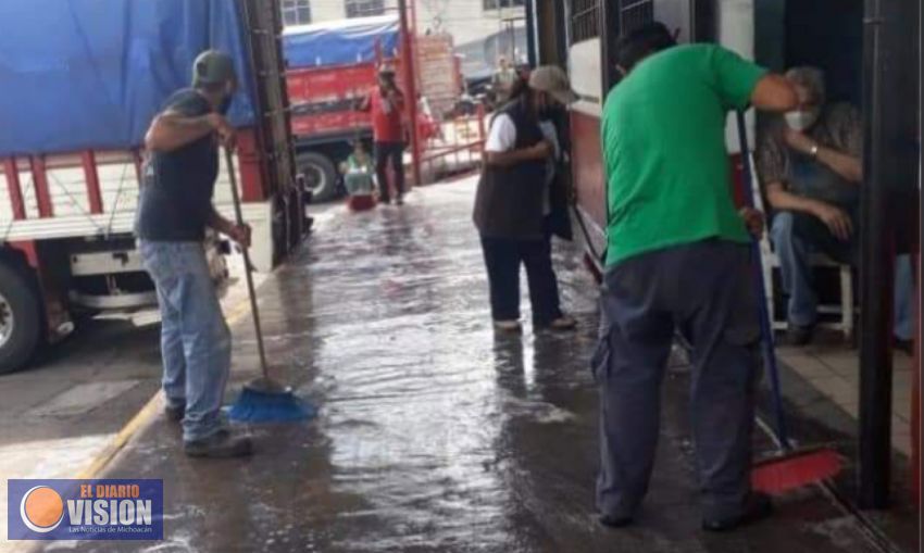 Realizan en Zacapu, limpieza y sanitización del mercado Morelos 