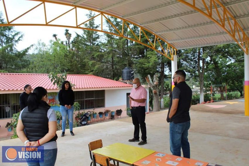 José Guadalupe Coria Solís, entregó la techumbre en la Escuela de La Comunidad del Fresno