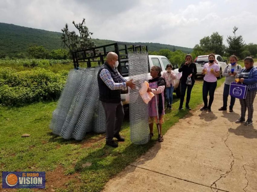 El Ayuntamiento de Morelos, entrega semillas y alambre en la comunidad de San Nicolás