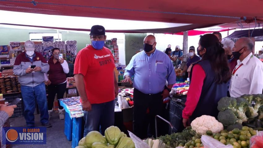 Comerciantes de tianguis y mercados atienden medidas sanitarias impulsadas por Raúl Morón