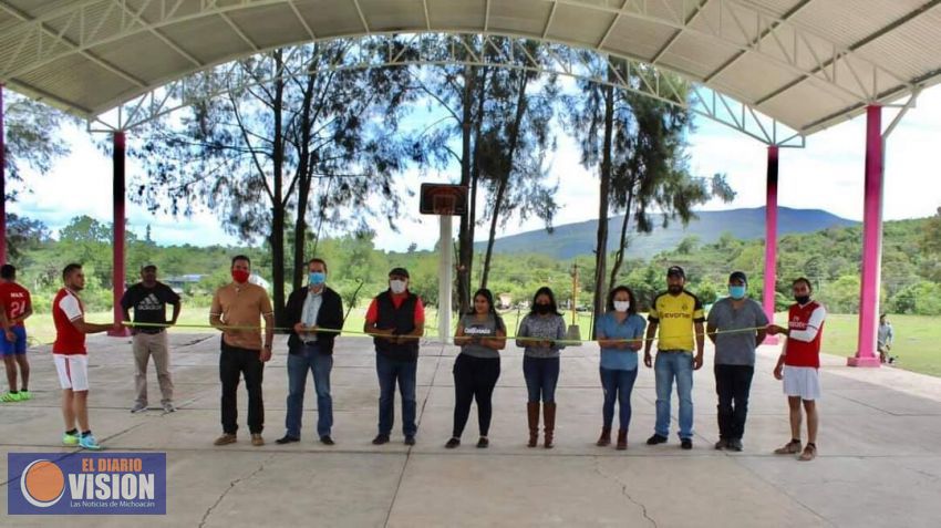 José Guadalupe Coria Solís, inauguró la techumbre en la Comunidad de San Isidro