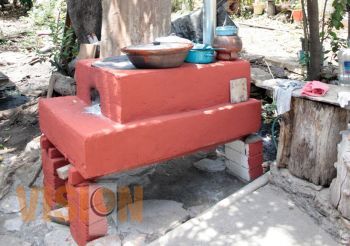 DIF Uruapan Entrega estufas Lorena