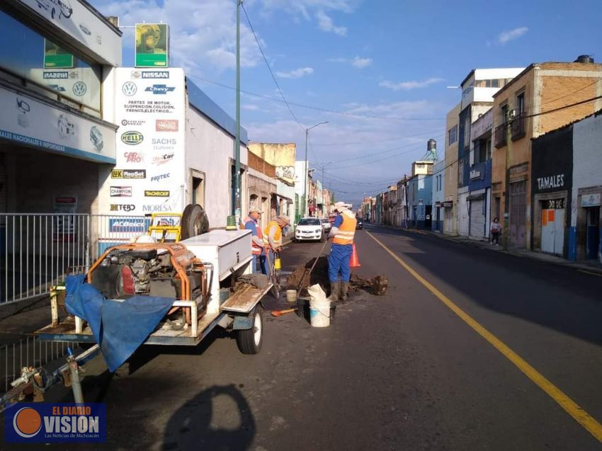 OOAPAS, atiende reportes de fugas y hundimientos en varios puntos de la ciudad 
