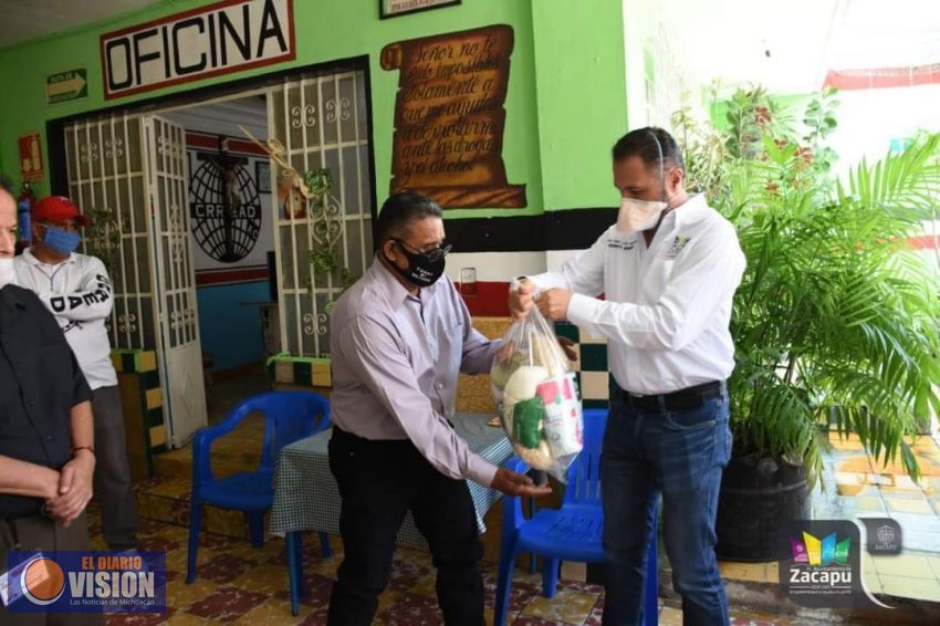 En Zacapu, el edil Luis Felipe León, entregó apoyos alimenticios a centro de rehabilitación 