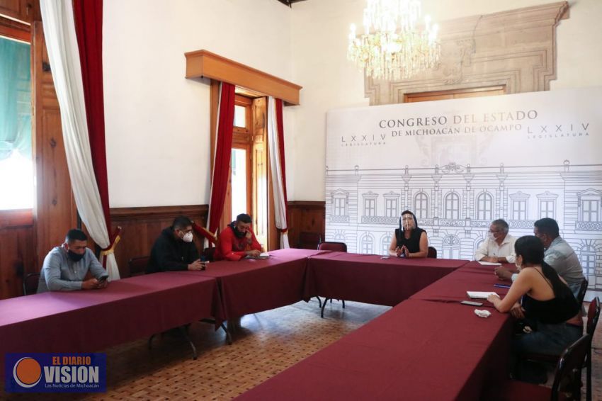 Atiende Brenda Fraga a normalistas egresados y docentes