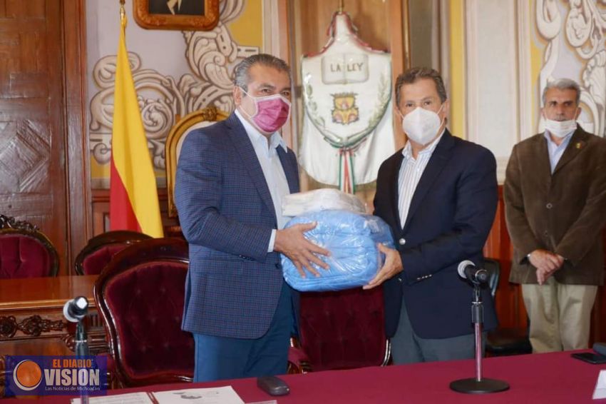 Recibe, Raúl Morón, donación de insumos médicos, por parte de empresas morelianas 