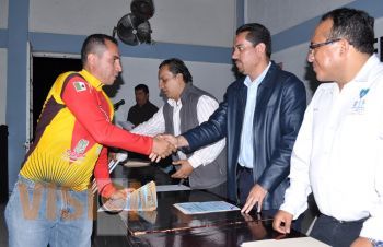 Ayuntamiento de Uruapan entrega reconocimientos al Mérito Deportivo 