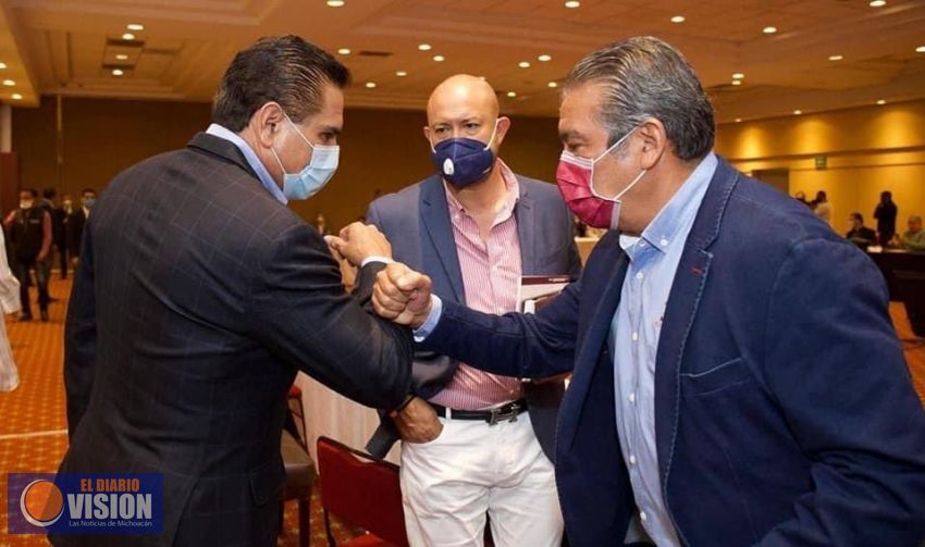 Silvano Aureoles da positivo a Covid-19 