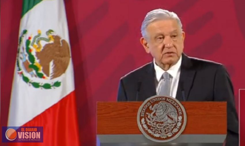 AMLO firma la solicitud de consulta para enjuiciar a expresidentes